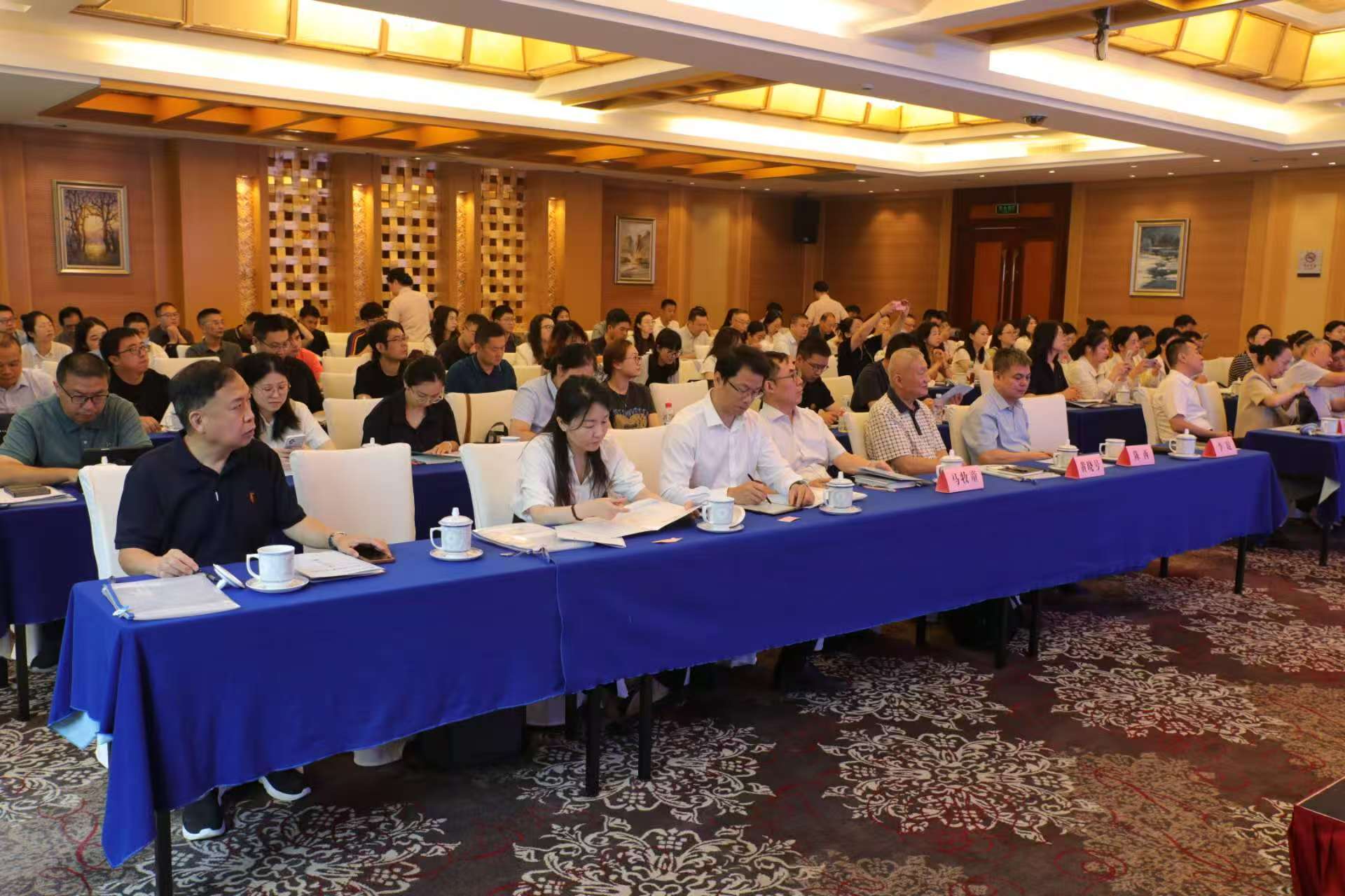 镇江企业文化场景多人图片_20250724122753